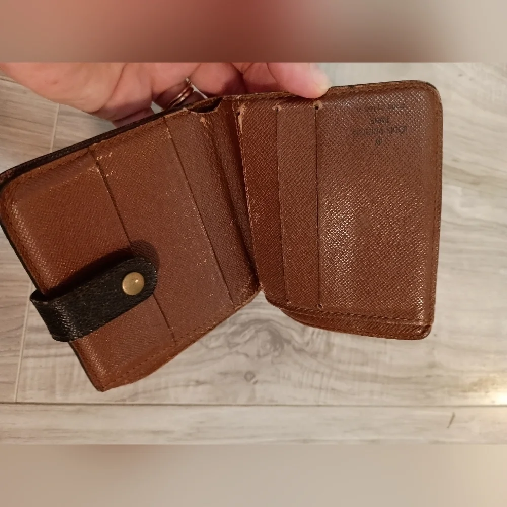 Louis Vuitton Wallet Purse Bifold Monogram Brown Woman